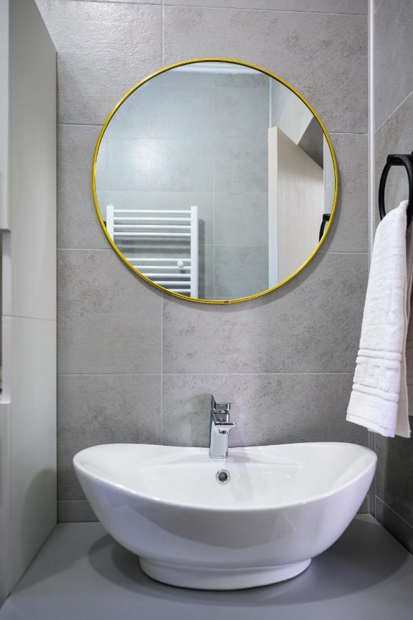Nina House Apartment Târgu Jiu Екстериор снимка