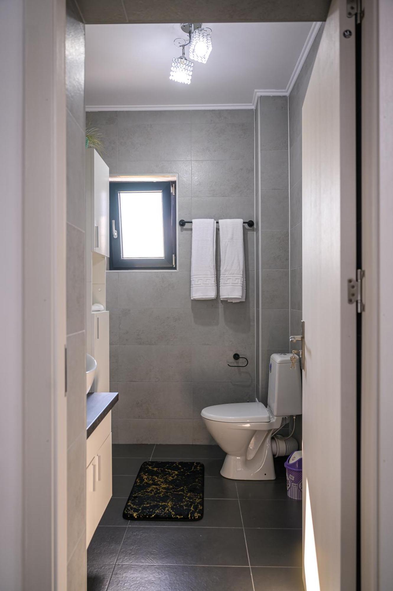 Nina House Apartment Târgu Jiu Екстериор снимка